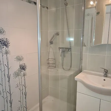 2 Pieces Avec Balcon, Piscine Et Parking Privatif A Apartment