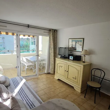 2 Pieces Avec Balcon, Piscine Et Parking Privatif A - Fr-1-780-40 Sainte-Maxime