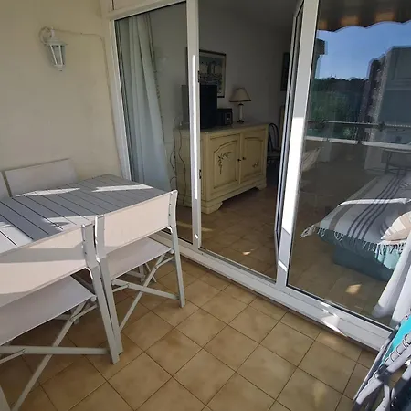 Apartment 2 Pieces Avec Balcon, Piscine Et Parking Privatif A