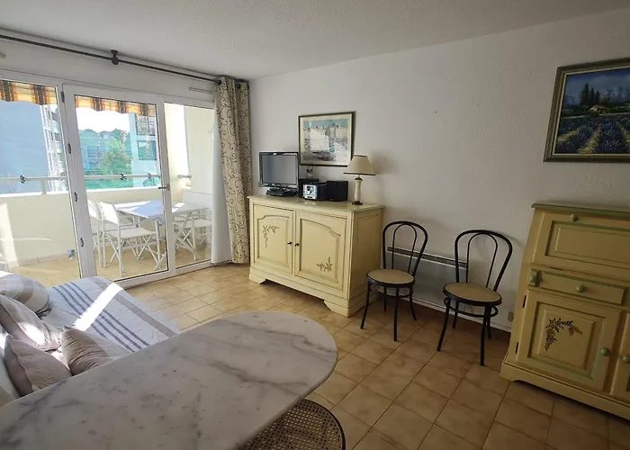 2 Pieces Avec Balcon, Piscine Et Parking Privatif A - Fr-1-780-40 * Sainte-Maxime